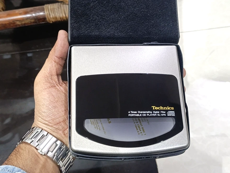 Near Mint Vintage 1989 Technics SL-XP6 Portable CD Disc Player WT Case. WORKS