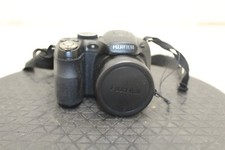 FujiFilm FinePix S2500HD 12MP 18x Zoom Mini SLR Style Bridge Camera - Untested