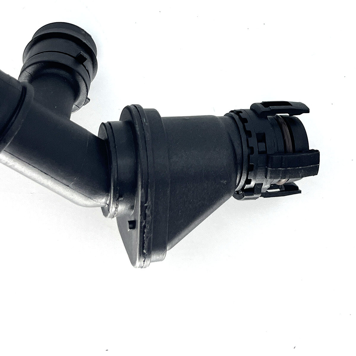 For BMW X5 X6 550i 650i 750i Alpina B7 Right Crankcase Vent Hose