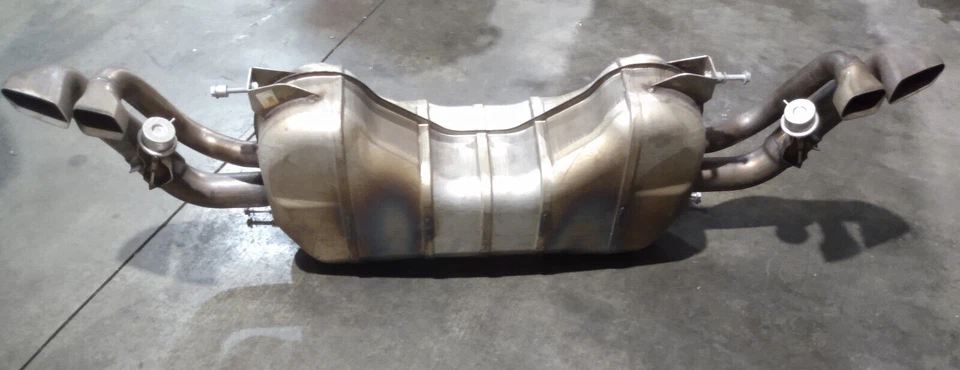 Sistema de silenciador de escape 2017 Audi R8 V10 Spyder fabricante de equipamento original / PN: 420 251 609 L - Imagem 3 de 4