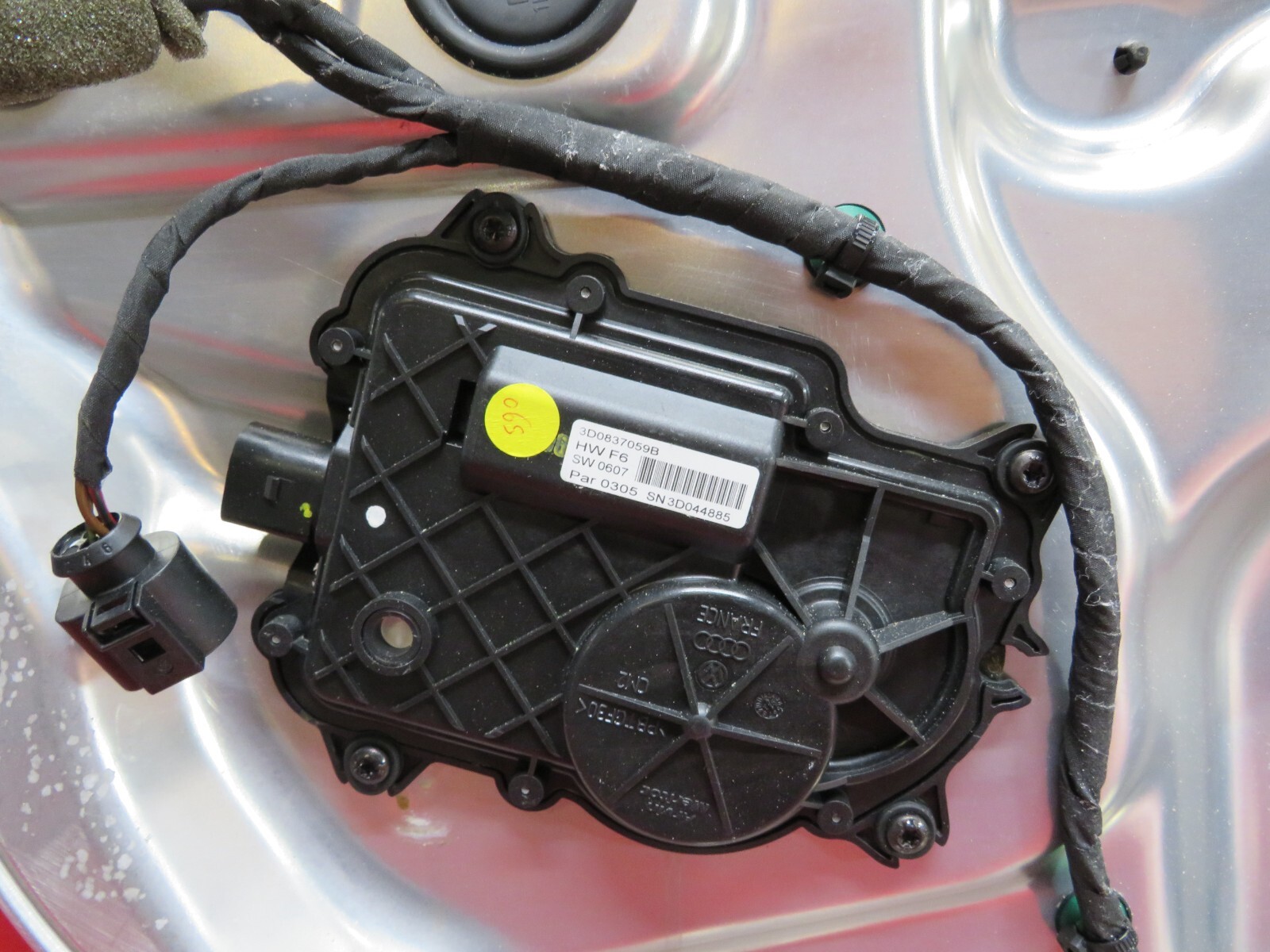2006 BENTLEY FLYING SPUR REAR LEFT WINDOW REGULATOR