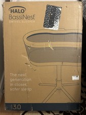 Halo Bassinest Swivel Sleeper Bedside Bassinet Removable Bed