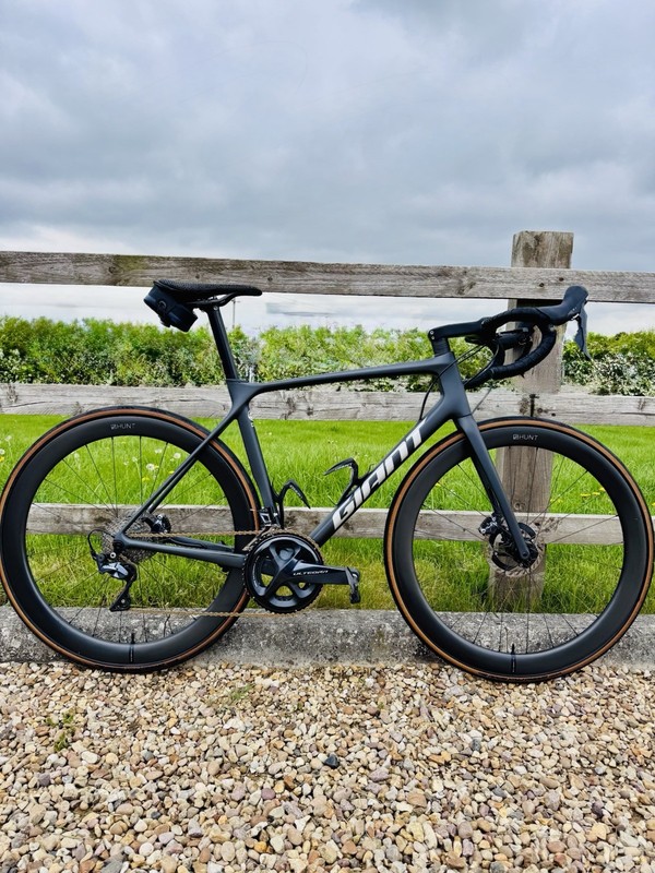 2021 Giant TCR Advanced 1 Size M/L Carbon Road Bike  - Many upgrades, hunt wheel