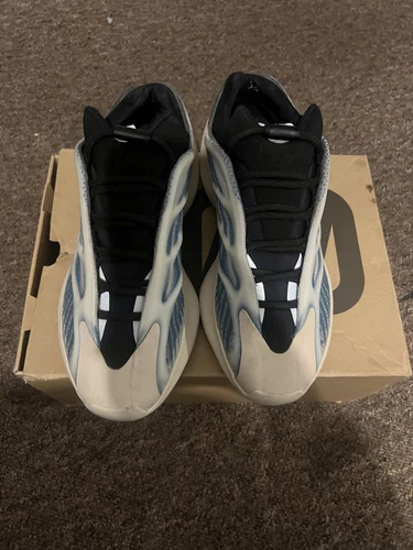 Yeezy 700 v3 Kyanite taglia 8 UK