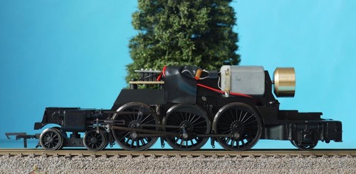 HORNBY A1 TORNADO CHASSIS MOTORISED WOBBLES SLIGHTLY DCC READY SPARES or REPAIR - Picture 2 of 4