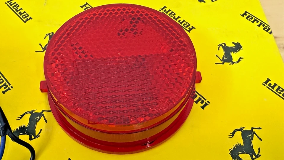 FERRARI 365 GT2+2 - 365 GTB4 - DINO 246 CARELLO LUZ TRASERA ORIGINAL PIEZA NUEVA Foto 3 de 4