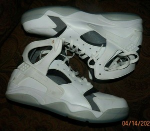 nike huarache grey and white