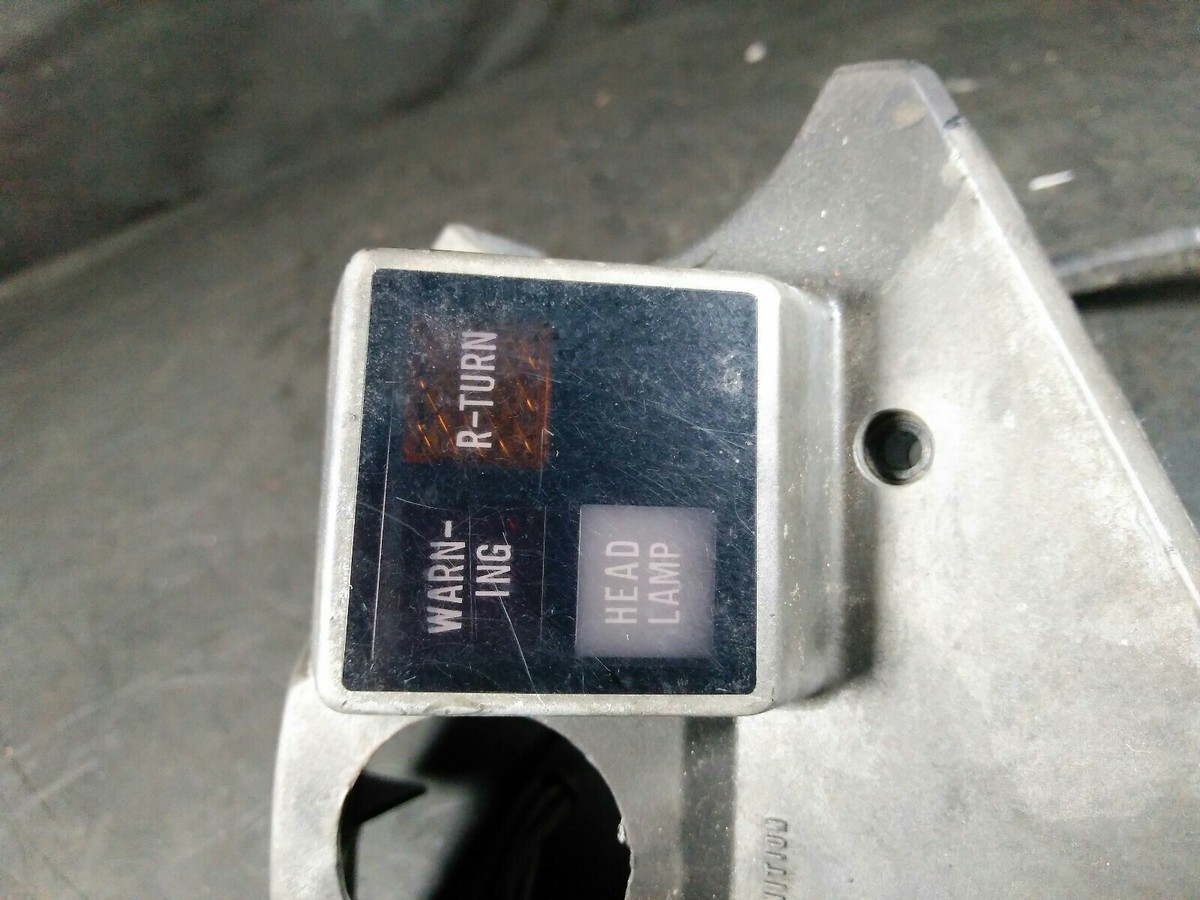 1984 Kawasaki ZX750 GPZ750 Ignition cover cluster assembly housing