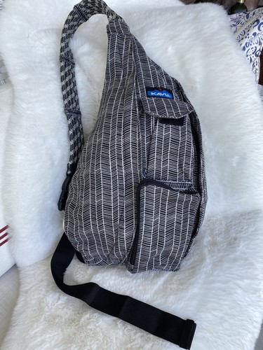 Kavu Sling Rope Crossbody Black White Chevron Strip. - Picture 13 of 17