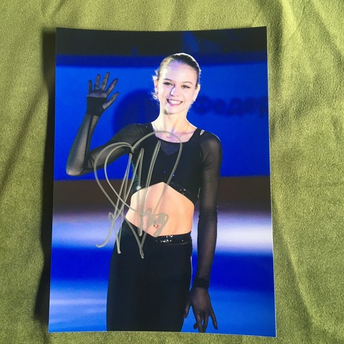 Alexandra Trusova Sasha Fotografate Firmate Autografate Autografi Figura Pattinaggio 2023 - Foto 3 di 3