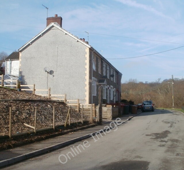 Photo 6x4 Kennard Terrace, Crumlin Pontllanfraith The houses are at the