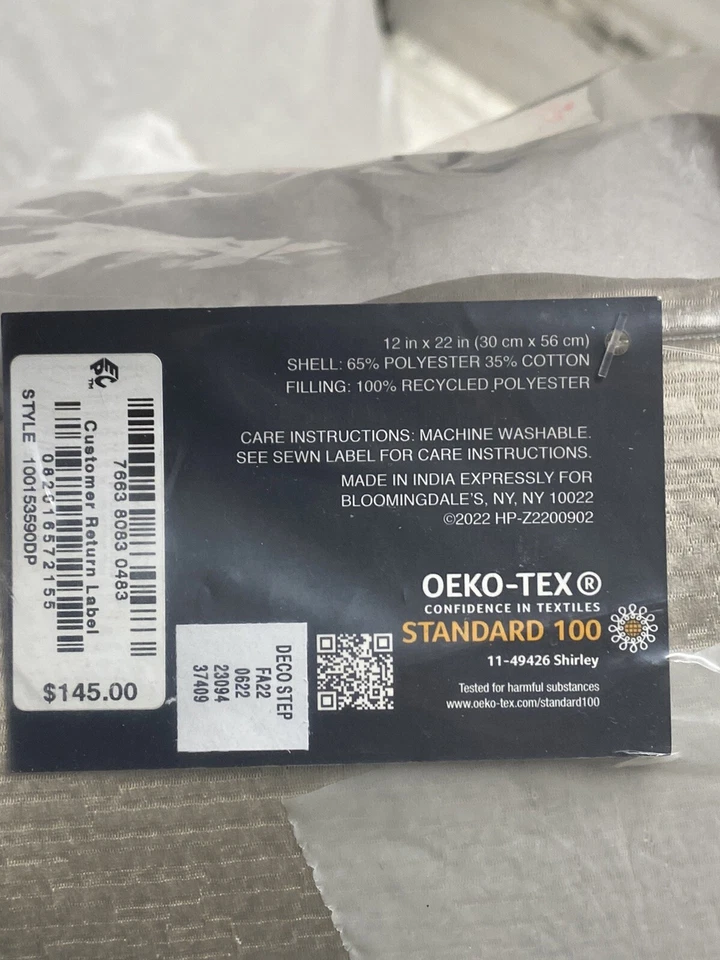 Almohada decorativa Hudson Park Deco Step con cuentas 12" x 22" champán nueva Foto 4 de 4