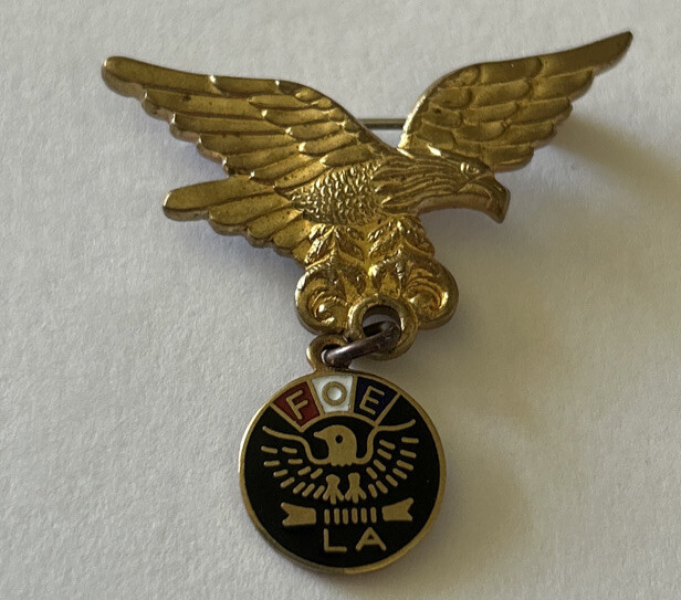 FOE Fraternal Order of Eagles w Attached Fob Lapel Pin: LA
