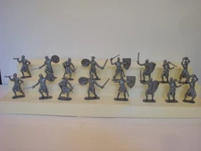 Jecsan ( Spain ) 60mm Plastic Norman Knights / Crusaders/16 in 8 Poses ( 2 x 8 )