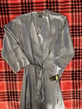 Halston Purple Robe Women's Size Medium Long Sleeve with Pickets Tie Waist NWT