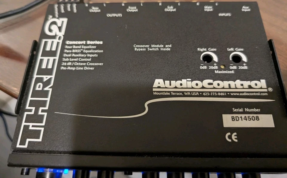 Ecualizador de audio para automóvil Audiocontrol Three.2 4 bandas 24db crossover auxiliar 13 voltios  Foto 3 de 4