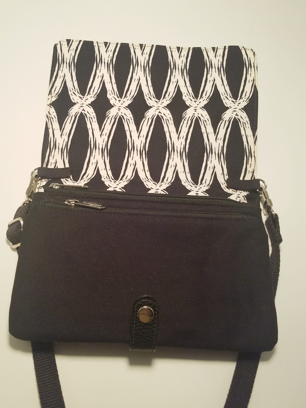 Thirty One Double Zip Up Black LinkvWhite Geometric Crossbody Purse