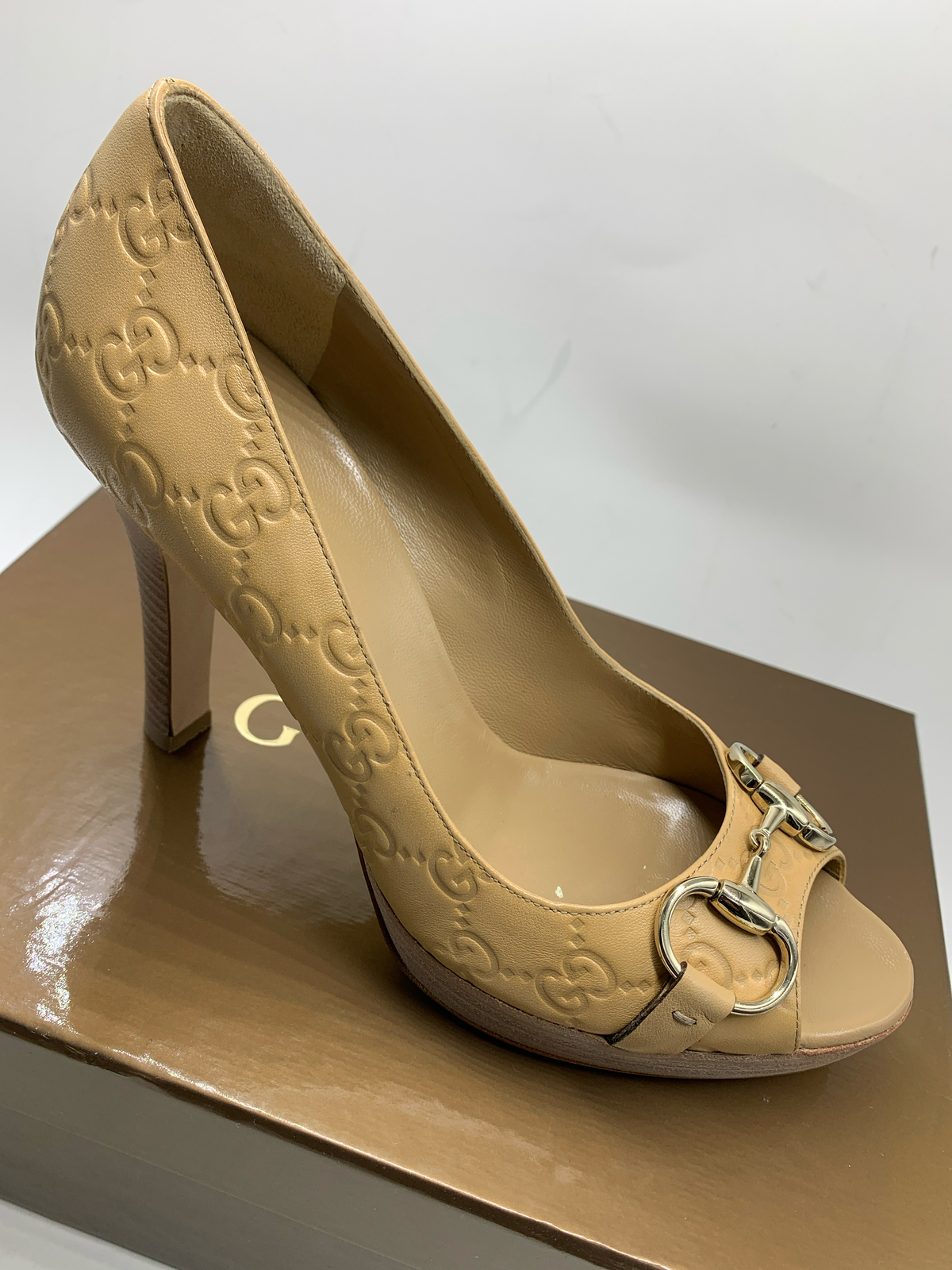 Gucci Shoe Size 7.5 Tan Leather Monogram Horse Bit Peep Toe Stacked