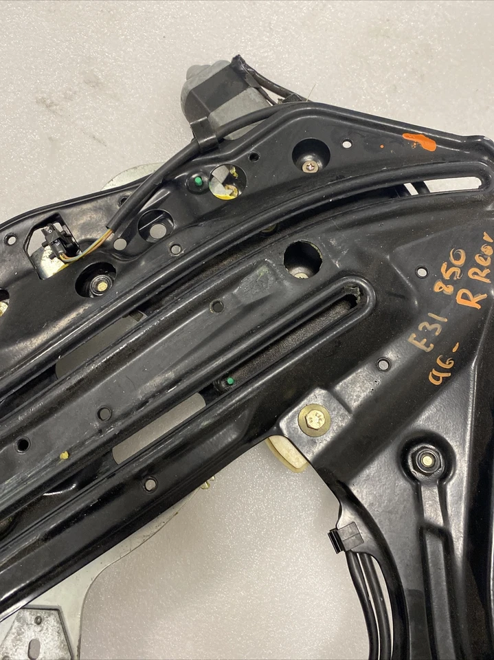 ELEVALUNAS TRASERO DERECHO BMW E31 840ci 850i 1996 67621383318 Foto 4 de 4