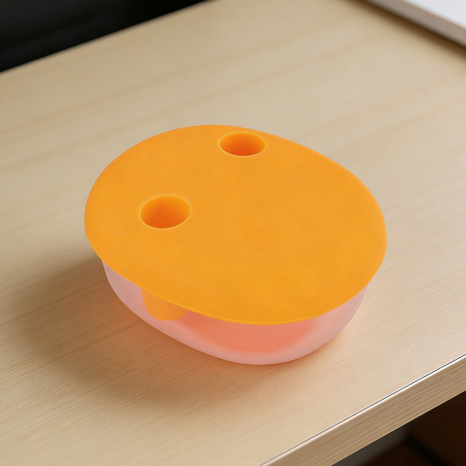 Orange 2 In 1 No Mess Snack Container With Fingertip Covers Proof W