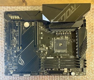 ASUS X570 ROG Crosshair VIII Dark Hero AM4 AMD ATX Motherboard