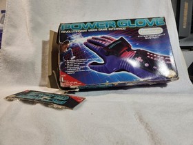 1989 Original Nintendo NES Power Glove 99% complete Missing The 4 Round Stickers