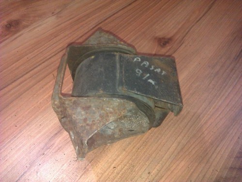 Motorhalterung und Getriebe (Motorhalterung)  Volkswagen Passat DE72616-57