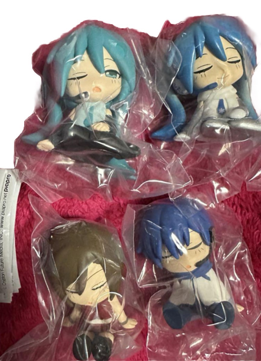 Hatsune Miku Capsule Toy Mini Shoulder drop Figure Part 2