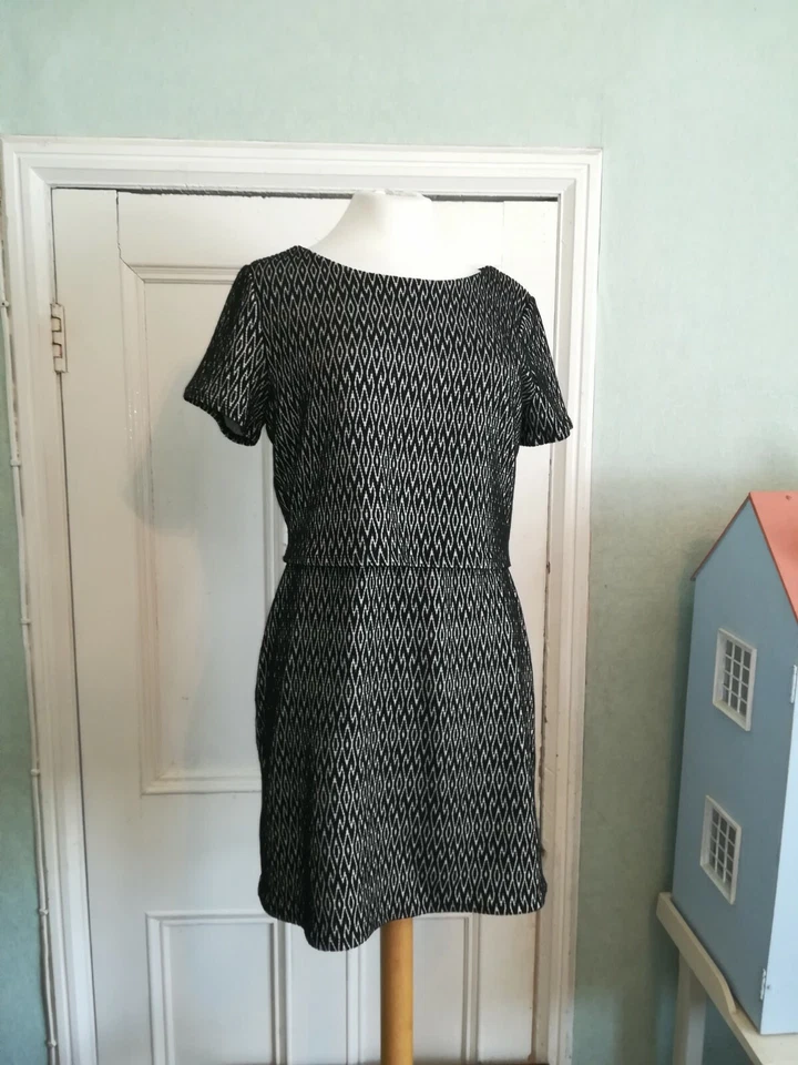 Primark atmosphere black cream diamond short sleeve dress size 12 bnwt - Image 2 of 4