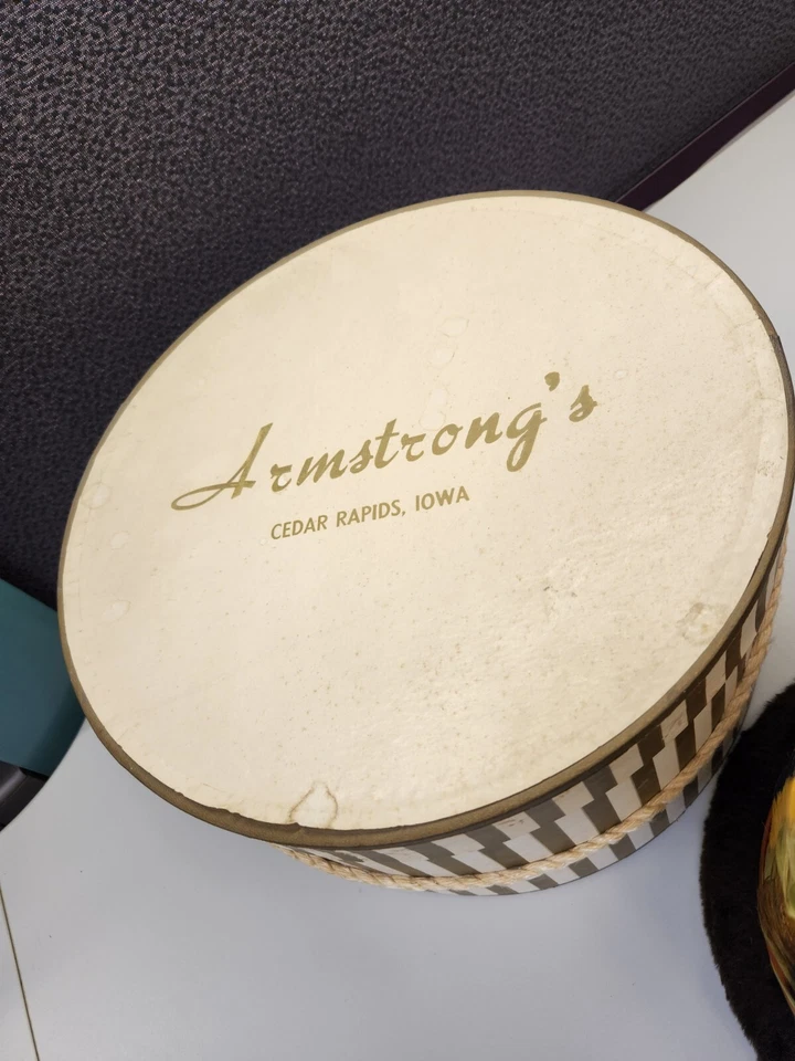 Sombrero de mujer Selene Coralie de colección plumas de piel sintética Armstrong's cedro rápidos Foto 2 de 4