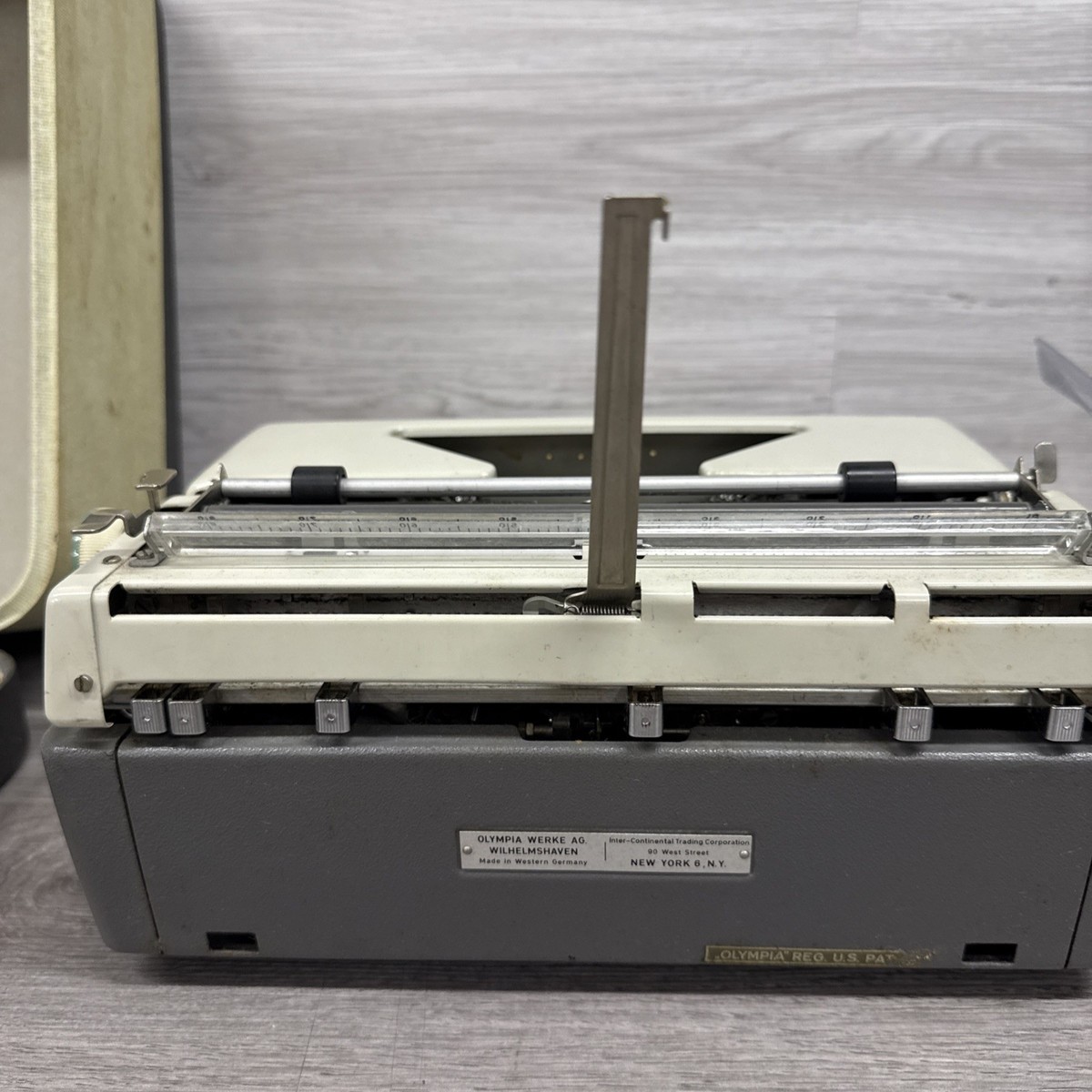 Vintage 1965 Olympia SM8 Portable-Pica Typewriter+Case-Types | eBay