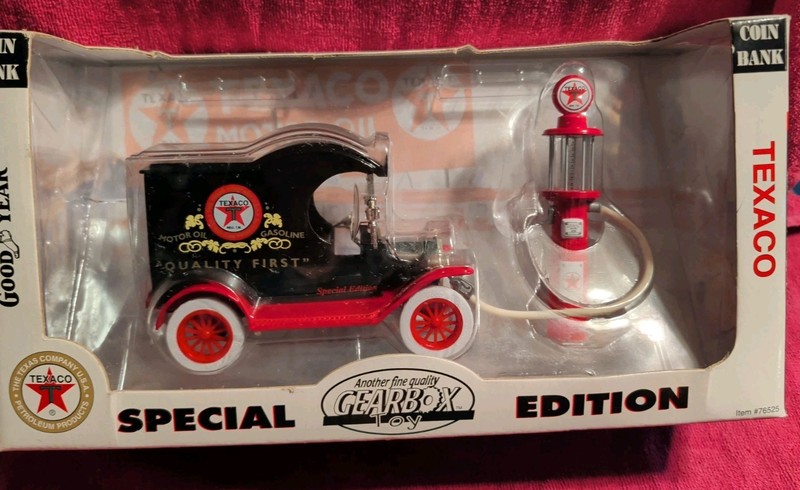 GEARBOX TEXACO 1912 FORD MODEL T ' DELIVERY CAR BANK, 1920 WAYNE GAS PUMP NIB