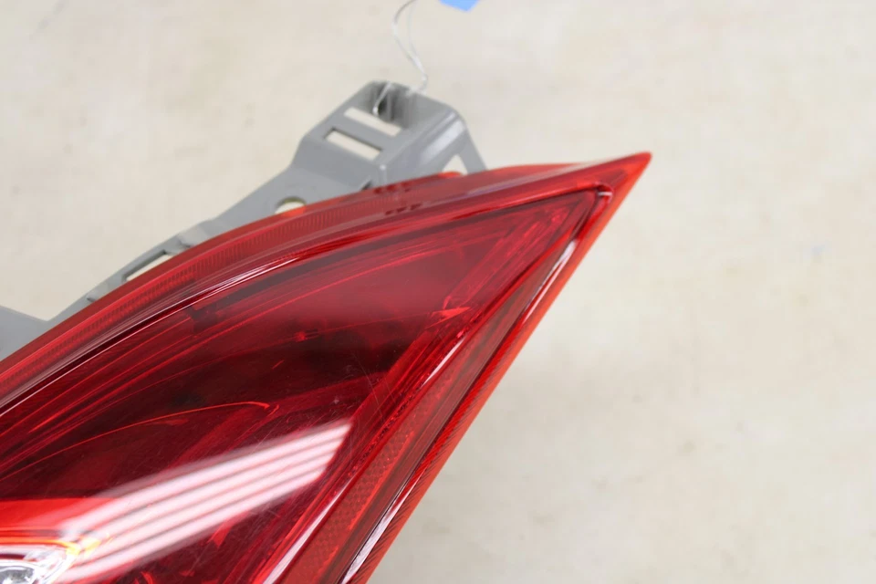 Оригинальный правый задний фонарь для Nissan 370z 2009–2017 годов выпуска LZ27 - Изображение 2 из 4