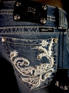 $108 Buckle Miss Me Jeans "White Floral Stitch" Boot 26 X 33