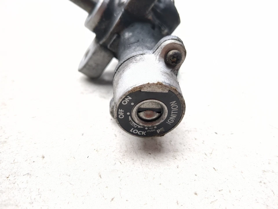 05-08 Suzuki VZ800 Boulevard M50 Juego de bloqueo Interruptor de encendido Tapa y llave Foto 4 de 4