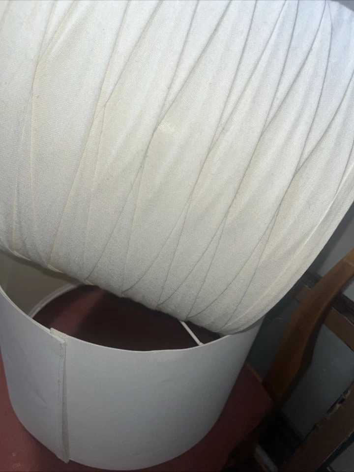 Pantallas de tambor blancas 2.  A 13-15”w X 10”/ IKEA Lona Blanca 15” Tono Extraíble Foto 2 de 4