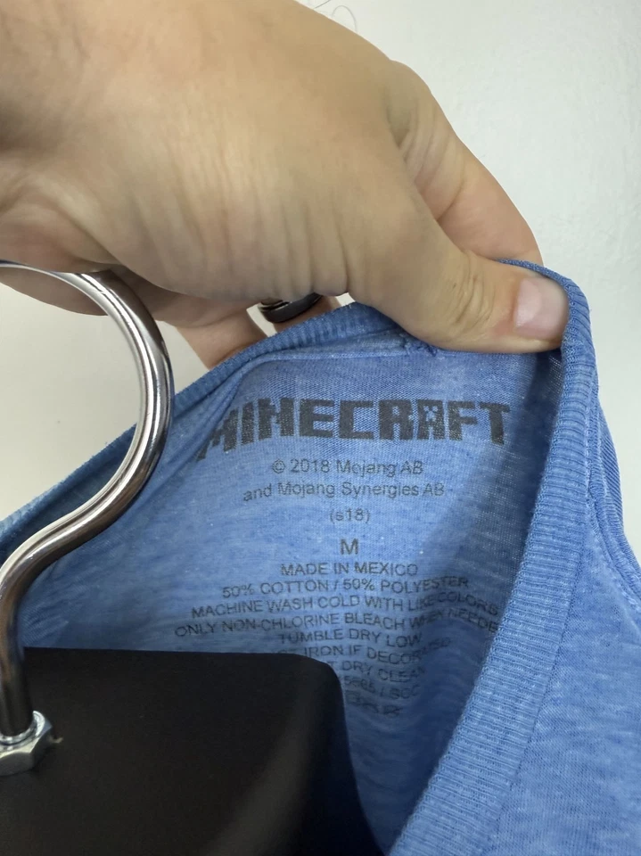 Minecraft Mens T-shirt Medium Redstone Engineering Club Crest - Image 3 of 4