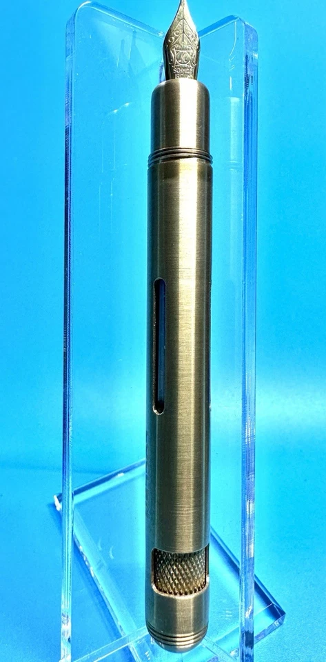 Pluma Estilográfica Loclen Electa En Latón Crudo Con Plumín Mediano Nueva En Caja Foto 3 de 4