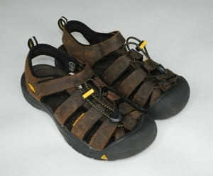 keen boys water shoes