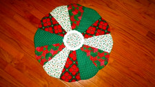VTG 23" HANDMADE GREEN RED WHITE PATCHWORK CHRISTMAS FABRIC TABLE TOPPER RUNNER