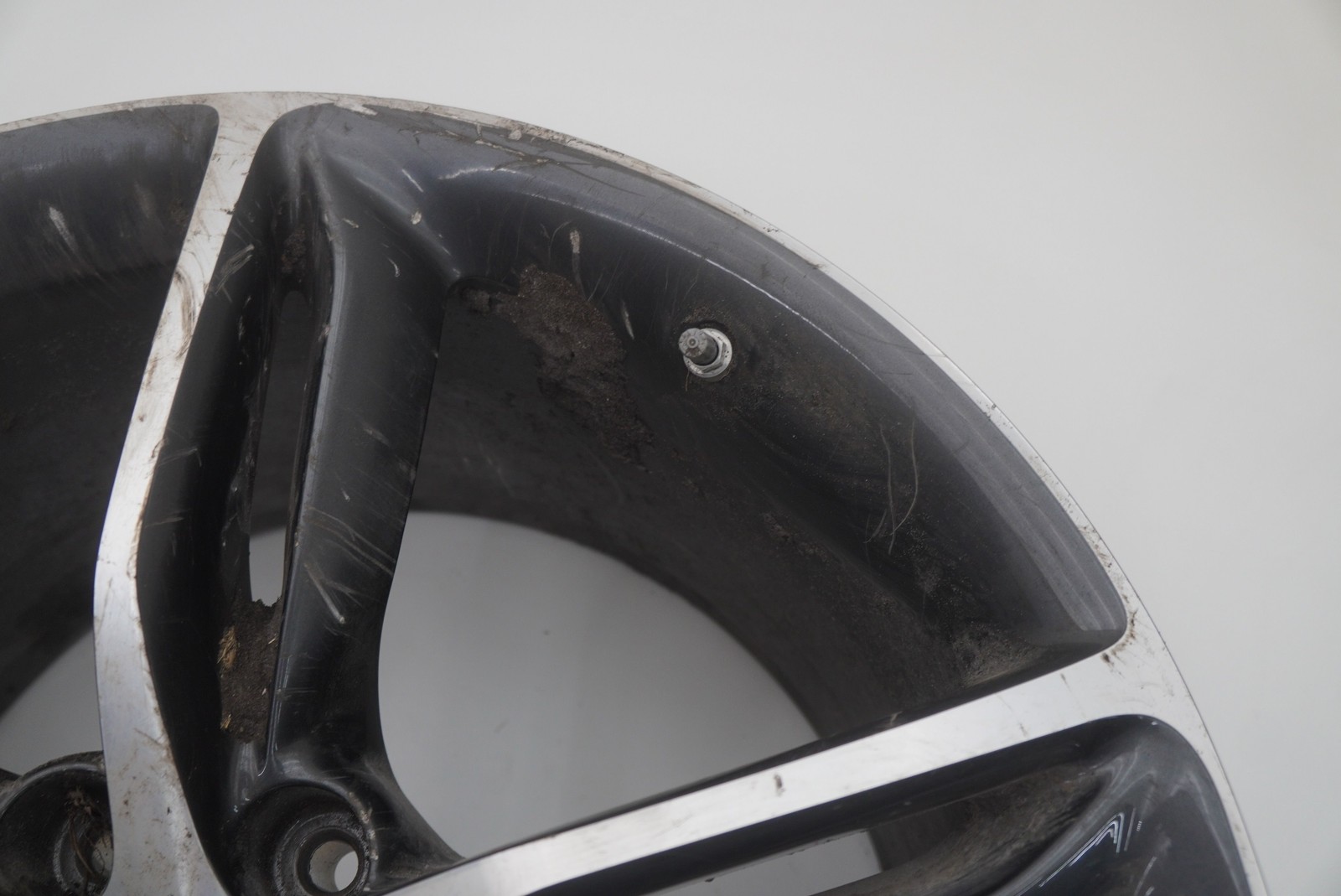 Ferrari 296 2024 Rear Right Wheel Gray P/N 986224