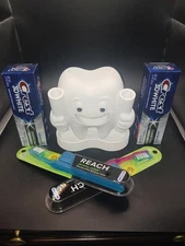 Crest 3D White Advanced Charcoal Toothpaste, 2.4oz2 Pack W/ Toothbrush / Holder