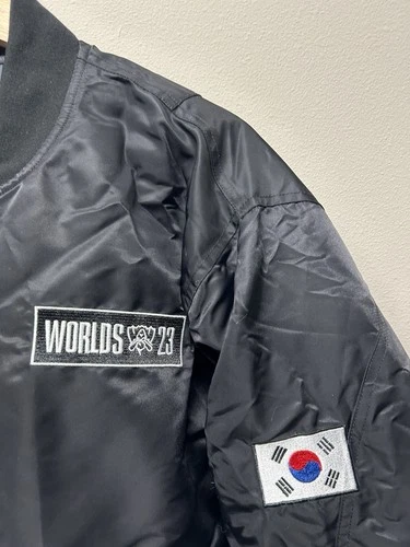 LEAGUE OF LEGENDS 2023 World Championships Korea Staff Bomber Jacket Large Riot image 3