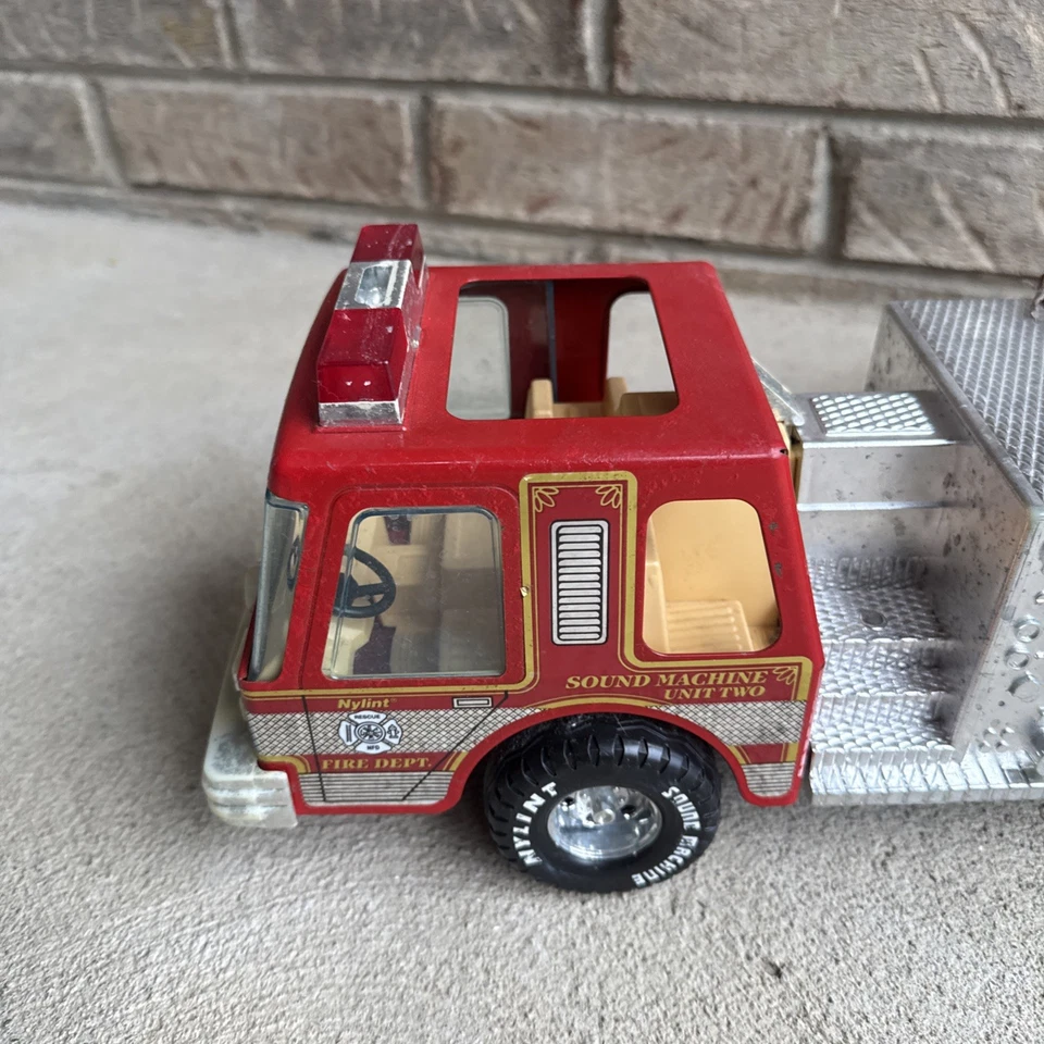 Vintage 1989 Nylint Water Cannon Sound Machine Fire Truck TESTED - Image 2 of 4