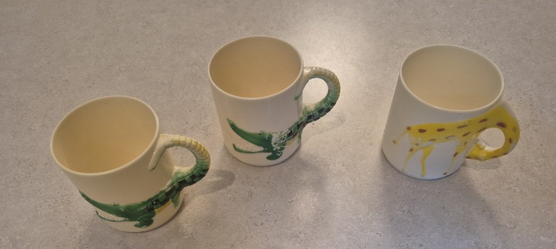Vintage 1980s Plastic 3D Animal Tail Handle Mugs Lot of 3 Alligator Giraffe Hong