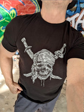 MEN'S TSHIRT: Pirate Skull Crossbones Swords Jolly Roger Black LARGE L