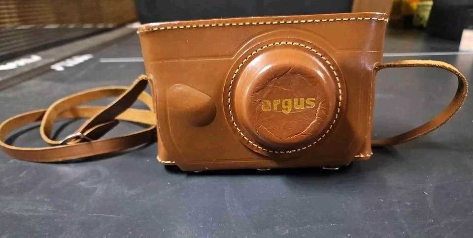 Cámara fotográfica Argus C 35 mm probada lente cintar recubierta de 50 mm f/3,5 + estuche de cuero Foto 2 de 4