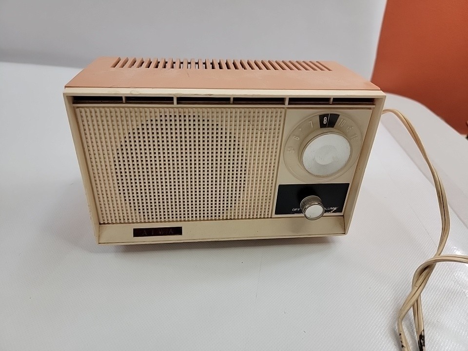 1940-50s AIWA Pink AM Radio Built-In Antenna Table Top Plug-In
