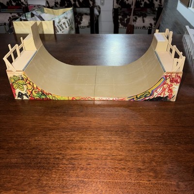 Tech Deck Finger Board Tony Hawk Spin Master Half Pipe Graffiti