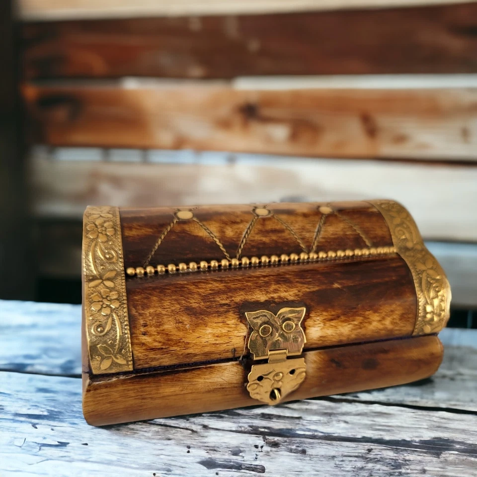 Juego de 6 dados Ludo D6 de hueso de camello 16 mm cuadrados en una caja de huesos con trabajo de latón Foto 4 de 4